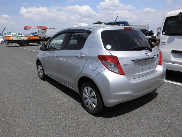 VITZ F4