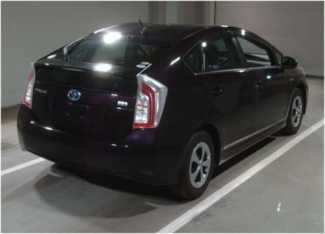 PRIUS S4