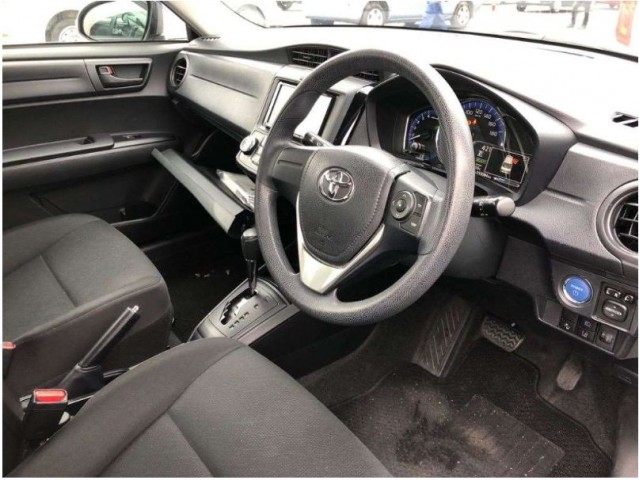 COROLLA AXIO HYBRID EX5