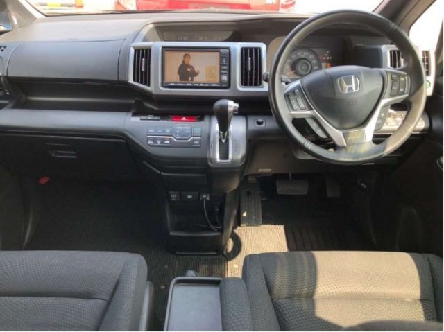 STEP WAGON SUPADA Z INTERNAVI SELECTION6