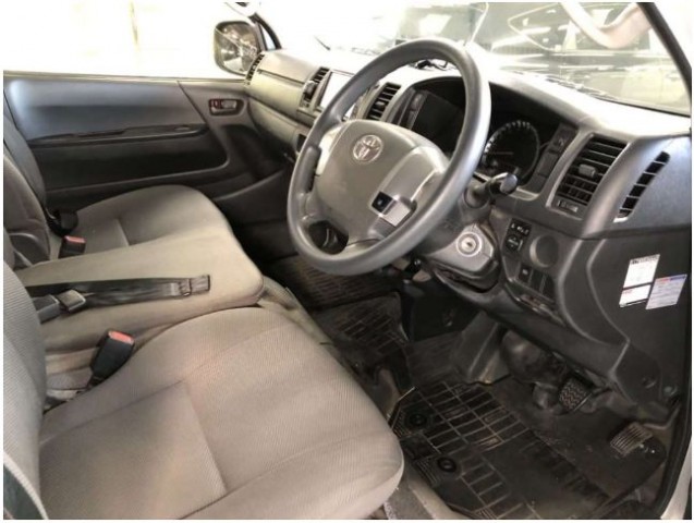 HIACE VAN LONG DX5