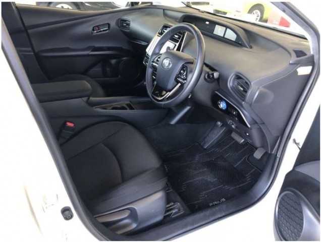 PRIUS S5